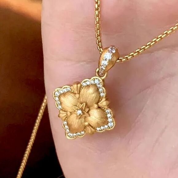 XMAS SALE 18k Stamped Gold Filled Vintage Victorian Celtic Clover Necklace - Picture 2 of 8